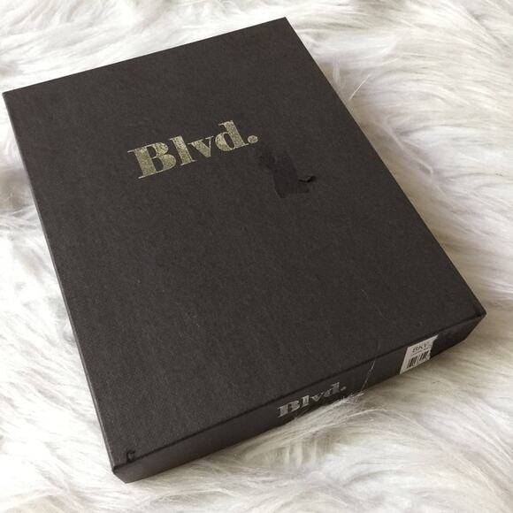 New! Blvd. 100% leather wallet.--CA5 - Picture 6 of 6